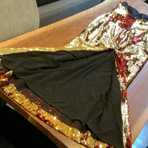 NK32 Naeem Khan Two-Tone Sequin Dress - Picture 4 of 8